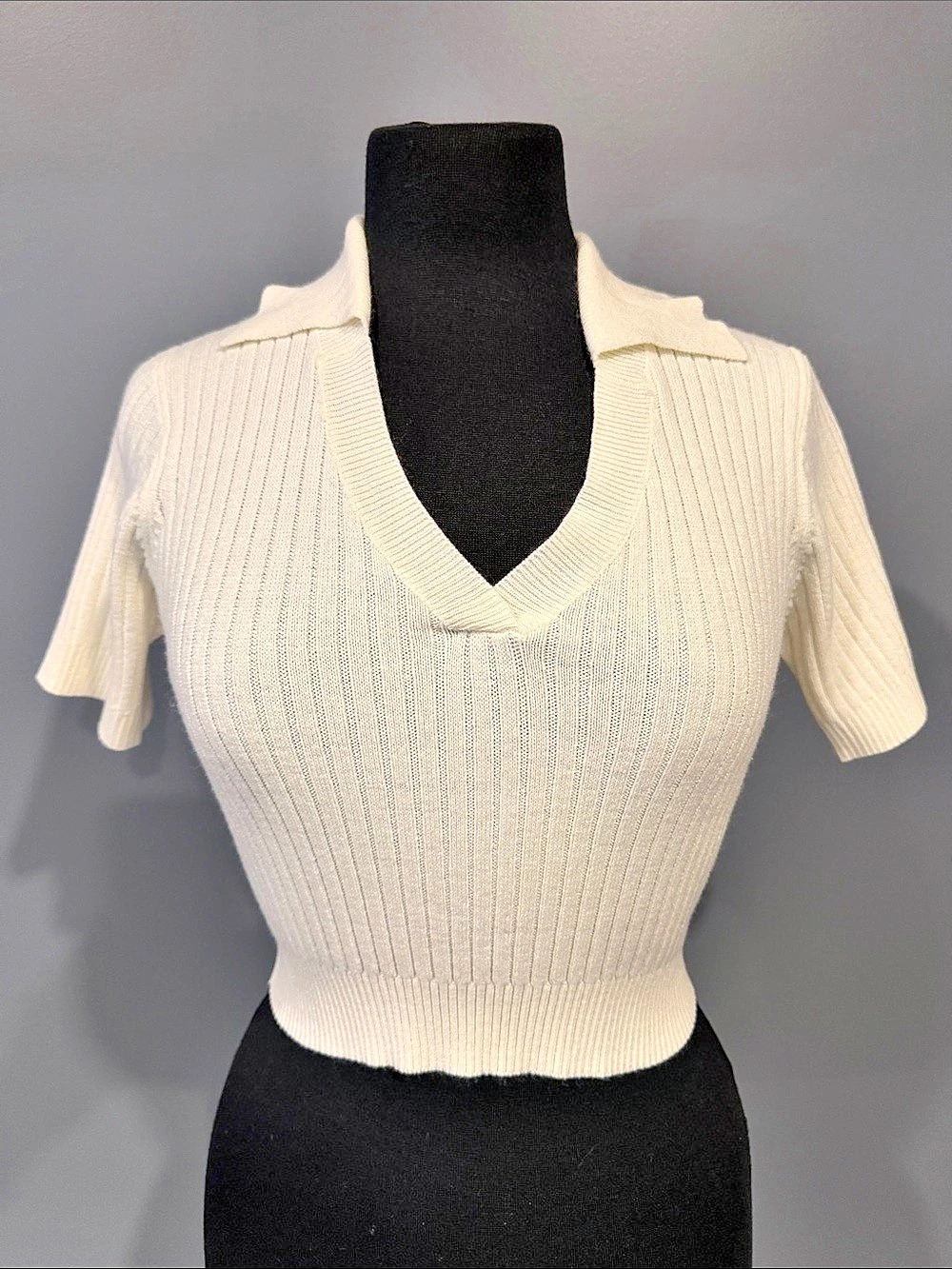 Ardene V-Neck Sweater in White Size Medium Like New